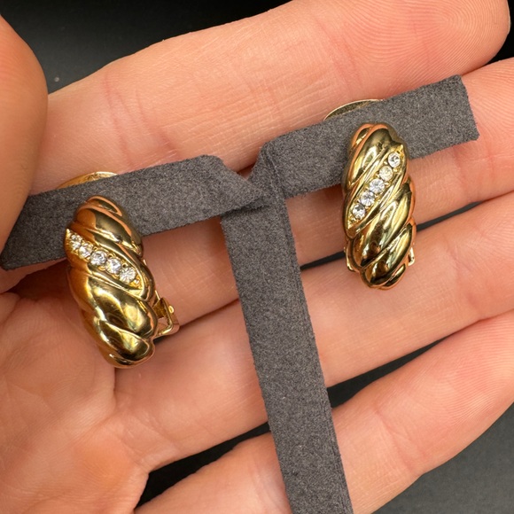 LOT 1539 18K gold plated Christian Dior vintage clip on earrings - Picture 4 of 7